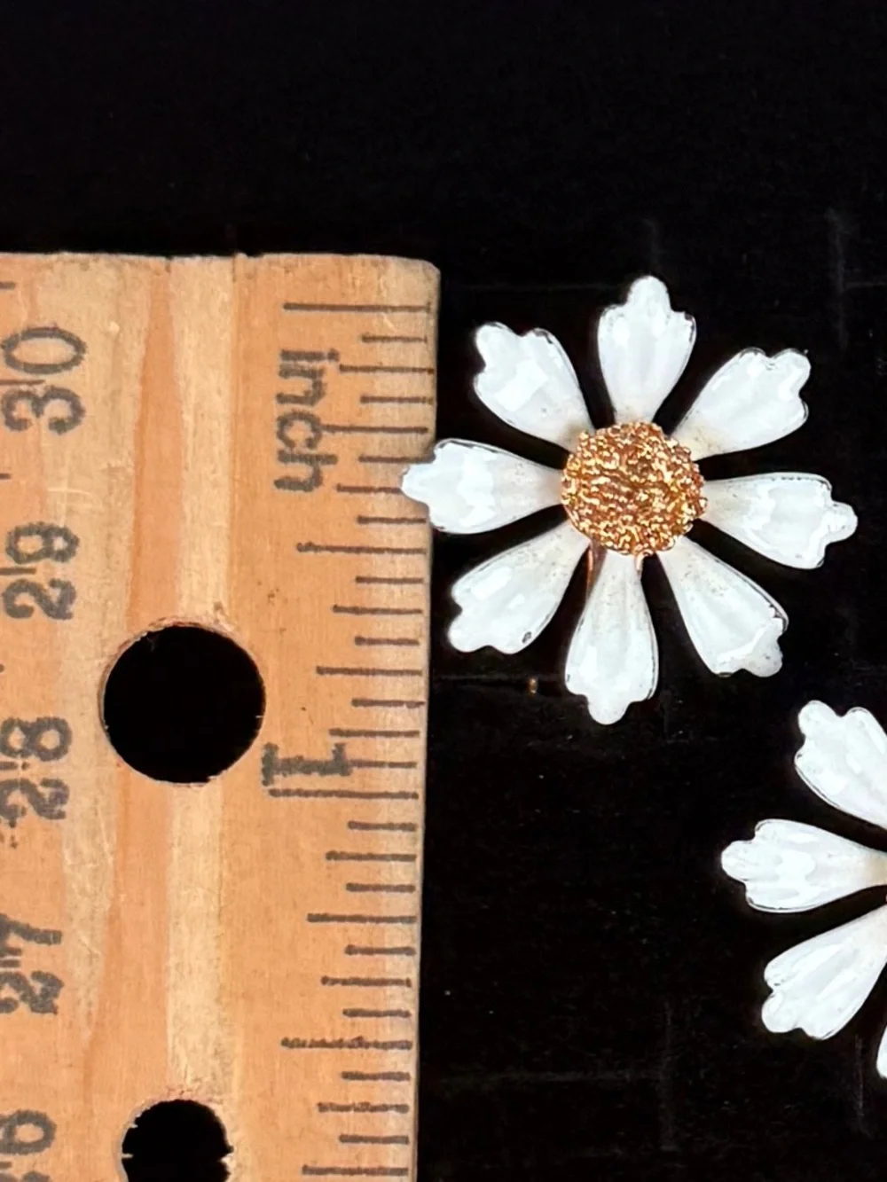 Pretty vintage, lightweight, goldtone and white raised flower clip on earrings